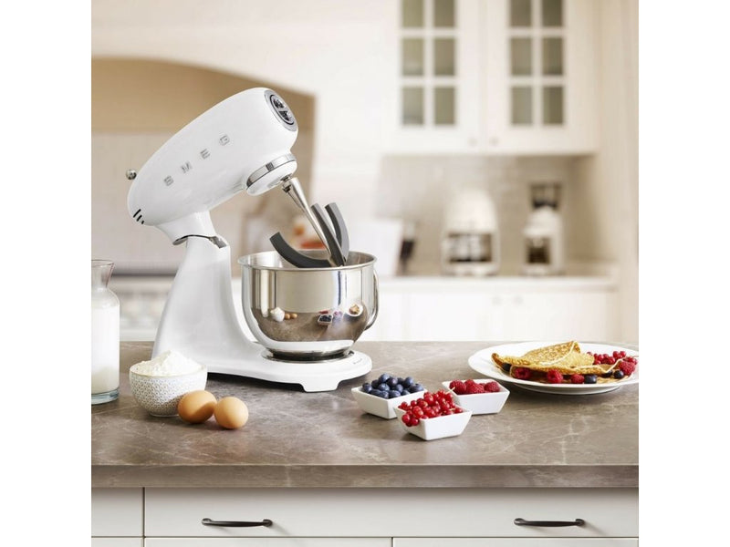 50's Style Aesthetic - Stand Mixer Full White Stand Mixer 50's Style Aesthetic - Stand Mixer Full White 50's Style Aesthetic - Stand Mixer Full White Smeg