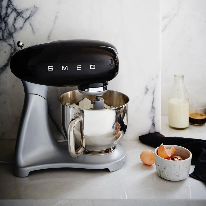 50's Style Aesthetic - Stand Mixer Black Stand Mixer 50's Style Aesthetic - Stand Mixer Black 50's Style Aesthetic - Stand Mixer Black Smeg