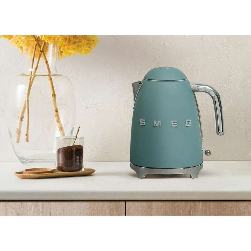 50's Style Aesthetic - 1.7L Kettle Emerald Green Matt Electric Kettles 50's Style Aesthetic - 1.7L Kettle Emerald Green Matt 50's Style Aesthetic - 1.7L Kettle Emerald Green Matt Smeg