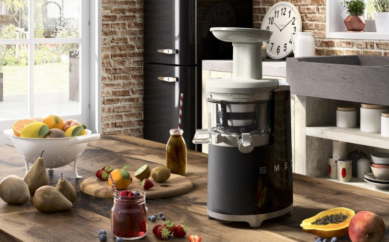 50's Style Aesthetic - Slow Juicer Squeezing Technology Black Juicers 50's Style Aesthetic - Slow Juicer Squeezing Technology Black 50's Style Aesthetic - Slow Juicer Squeezing Technology Black Smeg