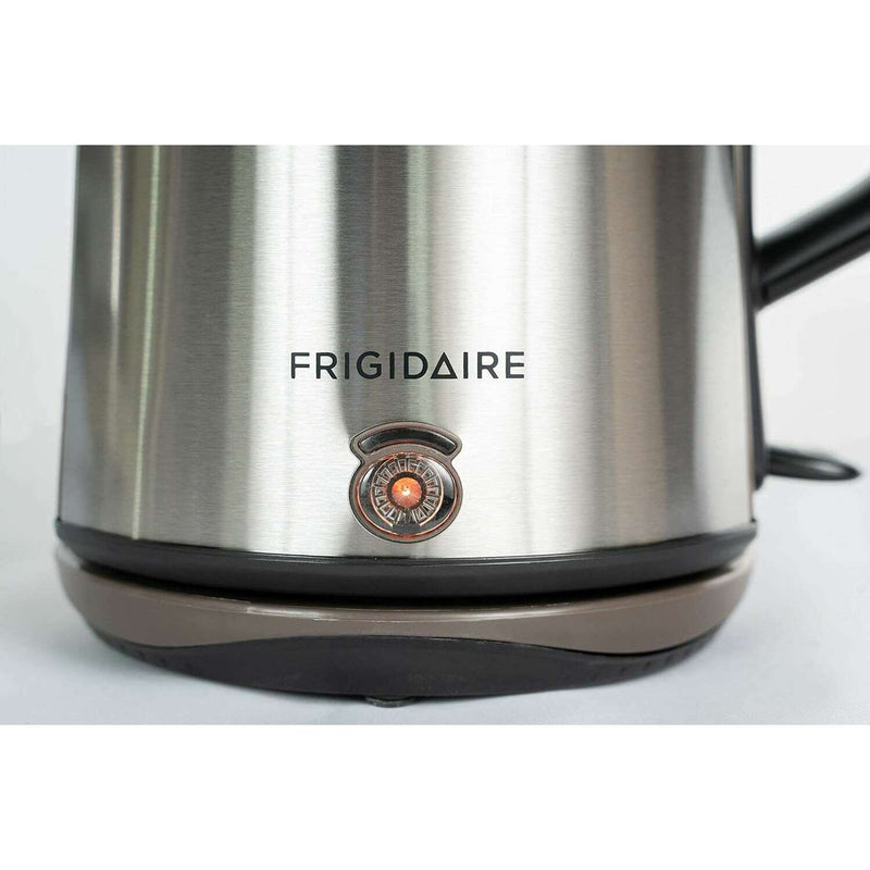 1.7L Kettle 2200 w Kettles 1.7L Kettle 2200 w 1.7L Kettle 2200 w Frigidaire