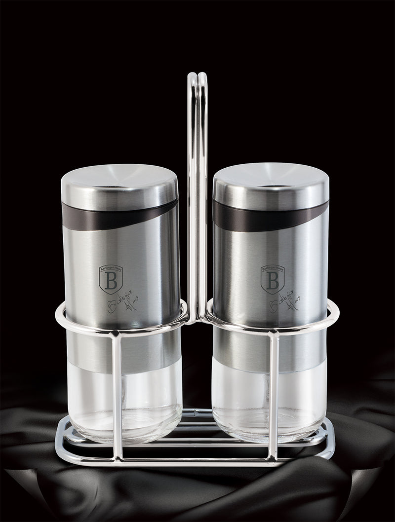 Salt & Pepper Shaker Set