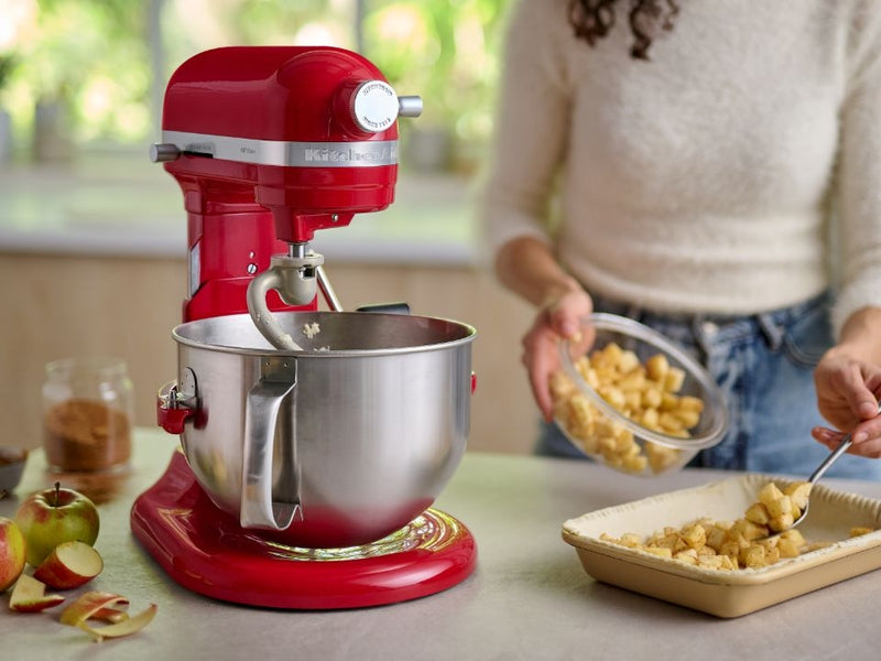 Stand Mixer 5.6L Artisan With Bowl Lifter – Empire Red Stand Mixer Stand Mixer 5.6L Artisan With Bowl Lifter – Empire Red Stand Mixer 5.6L Artisan With Bowl Lifter – Empire Red KitchenAid